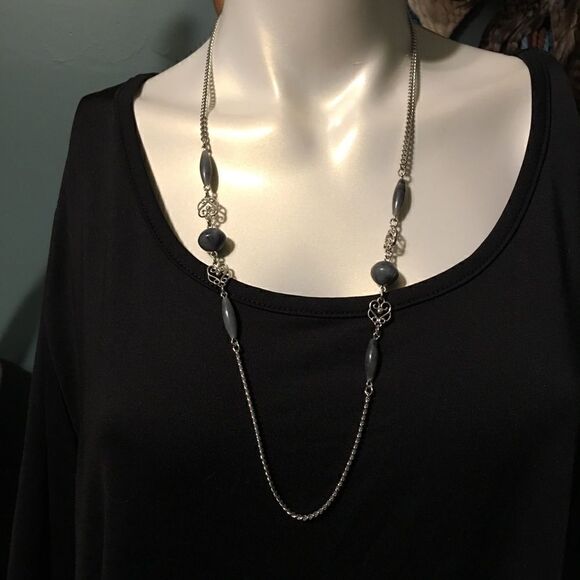 Silver Tone Grey Stone Necklace! - Picture 11 of 11